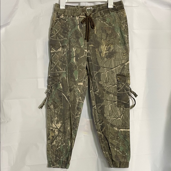 Telepatia Pants - Women's Camouflage Cargo Ankle Pants - Green Beige Camo size 13